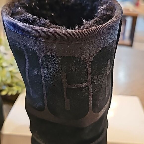 Black Ugg size 7 short glittery top part - Picture 4 of 13